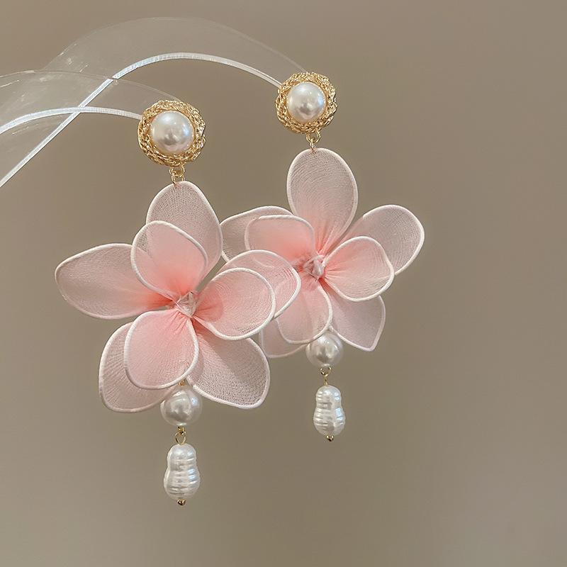 Богемные розовые серьги-кисточки с цветком из бисера и жемчуга