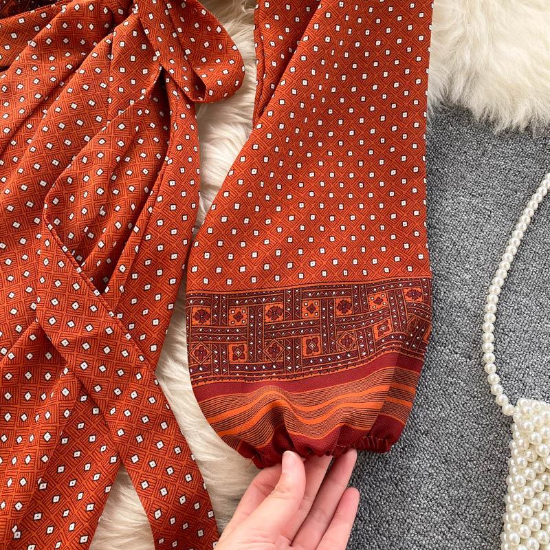 Ретро принт с кружевной талией, темпераментным v-образным вырезом, длинное платье с рукавами воздушного пузыря, женское осенне-зимнее платье