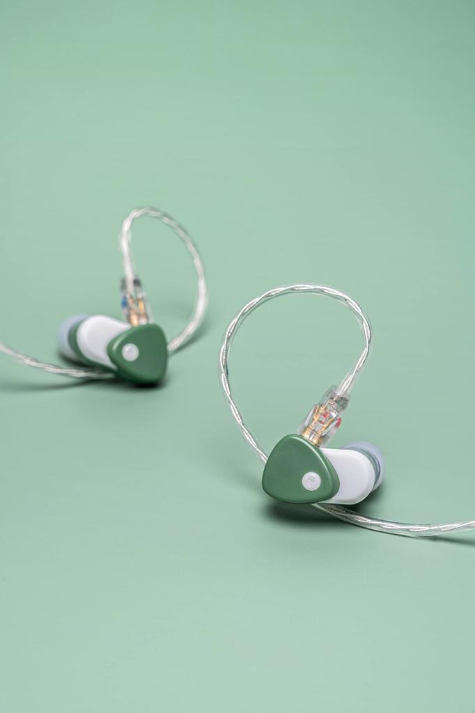 NF AUDIO Внутриканальные наушники RA10 Зеленые Диапазон воспроизводимых частот Микродинамический драйвер Съемный 2-контактный посеребренный кабель из бескислородной меди 1 год