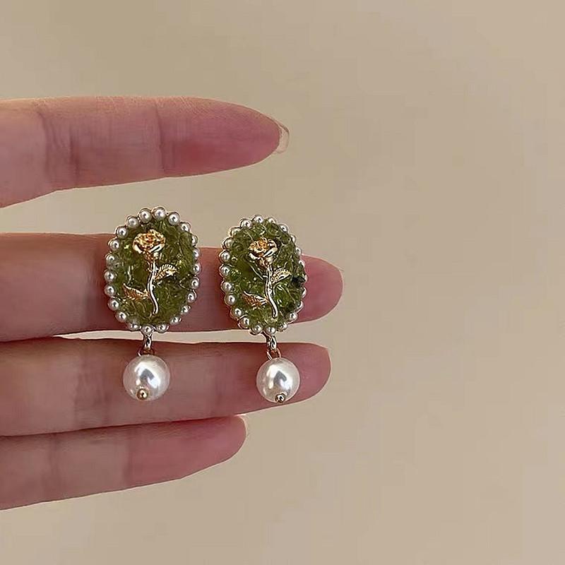 Летние серьги в корейском стиле с зелеными цветами - Элегантные, универсальные, милые пусеты для свежего, модного образа
