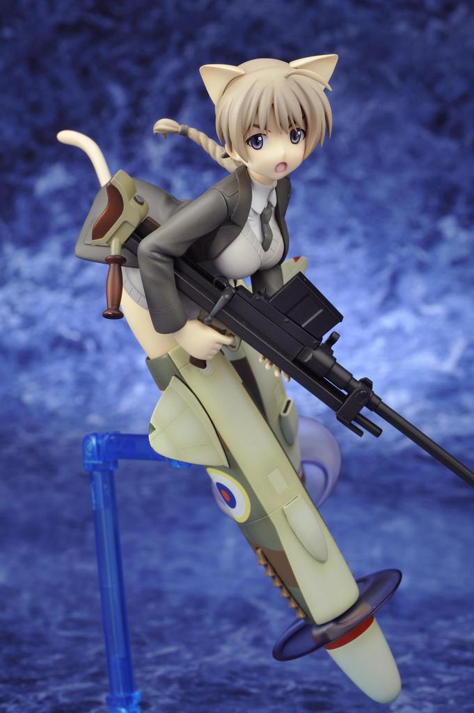Kotobukiya Масштаб Strike Witches Lynette Bishop из окрашенного ПВХ готового продукта 1/8
