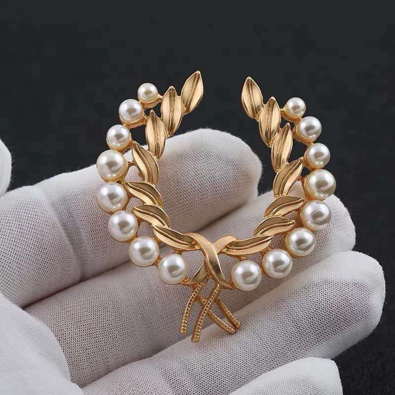 High-End Women's Brooch Collection: Butterfly, Camellia, Pearl Designs - Elegant Jewelry for Christmas & Men's Clothing Accessories