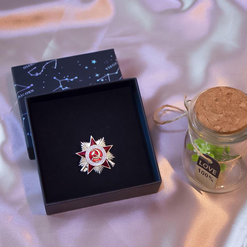 Золотая и серебряная старинная советская брошь-украшение в виде значка Героя Отечества первой и второй степени