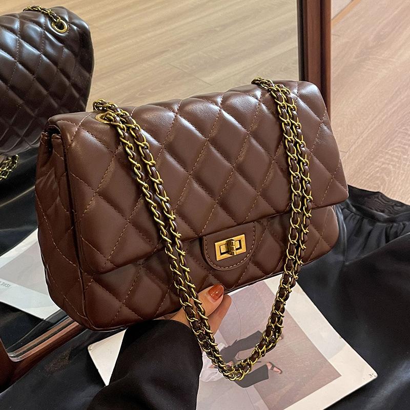 Сумка Женская сумка-мессенджер 2025 новая осенне-зимняя большая вместительная наплечная сумка нишевый дизайн ретро ромбовидная сумка на цепочке