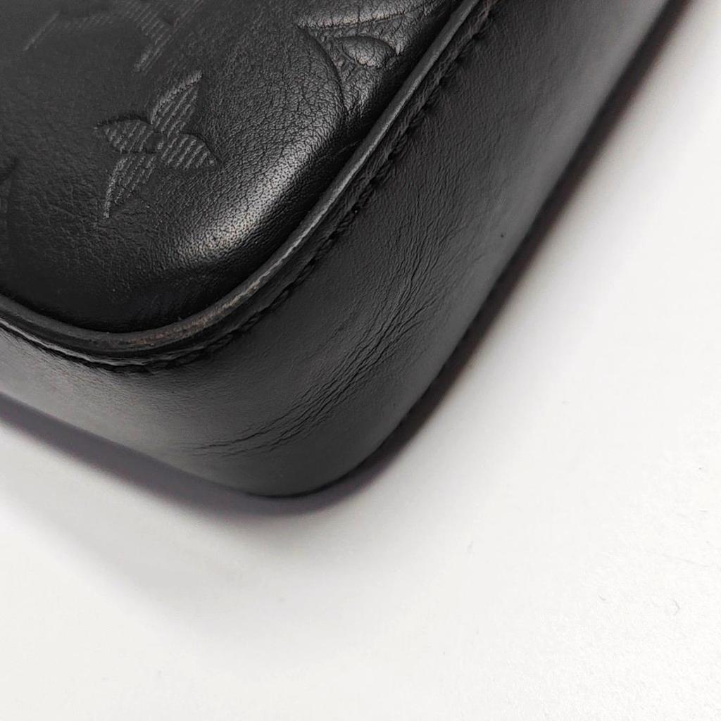 [Pre-Owned] Classic Monogram Adjustable Shoulder Strap Embossed Leather Trim Messenger Bag - Very Good #137BJNJ