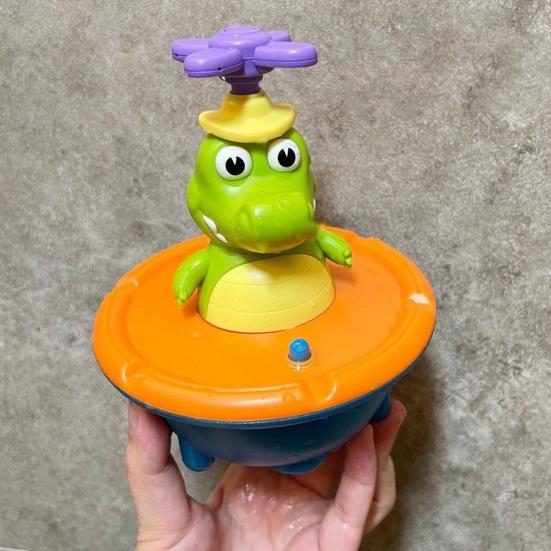 Автоматическое распыление Крокодил Игрушка для ванны Светодиодная подсветка и вращающаяся душевая лейка Веселый фонтан для ванны для мальчиков и девочек