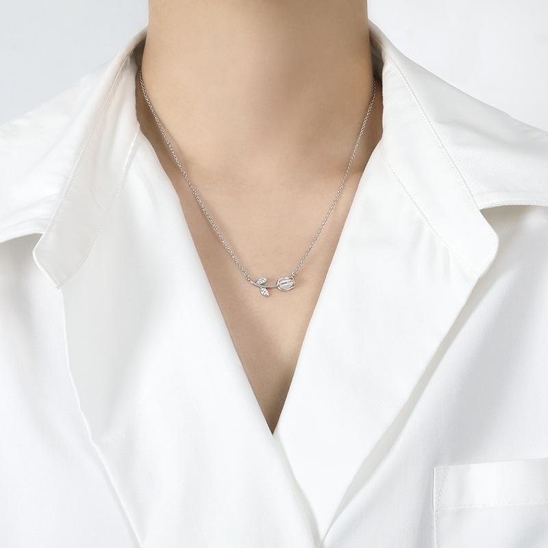 Opal Rose Pendant Collarbone Chain, Wind Niche Design High-End Chalcedony Tulip Necklace