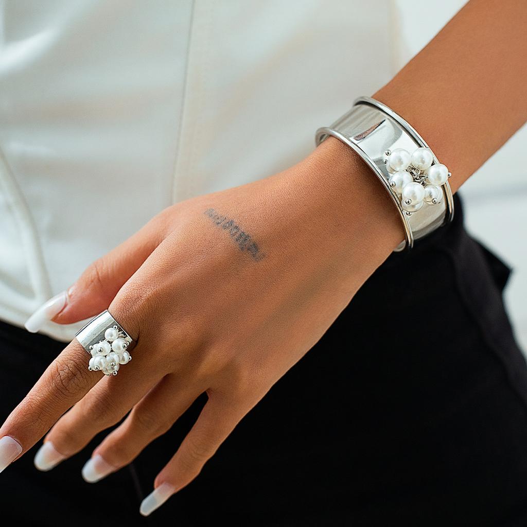 Imitation Pearl Flower Cuff Bangle Gold Silver Color Temperament Metal Wide Vintage Punk Simple Bracelets for Women Irregular Accessories Party Gift