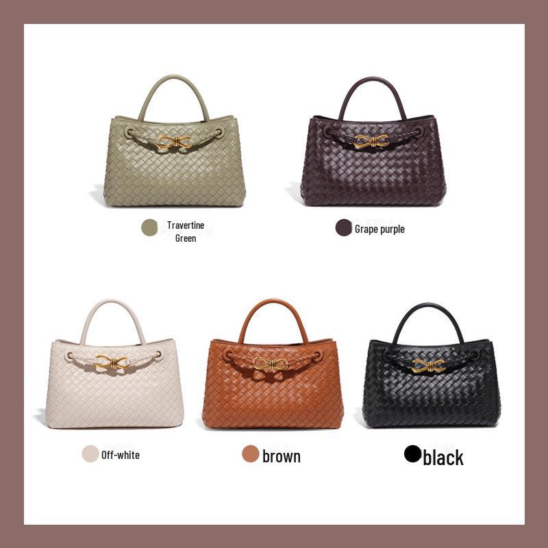 Вместительная сумка среднего размера через плечо или через почтальонку ручной работы