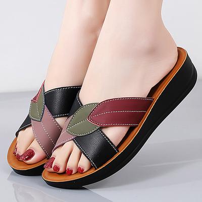 Летние женские сандалии, кожаные домашние сандалии на наклонном каблуке, обувь для мамы
