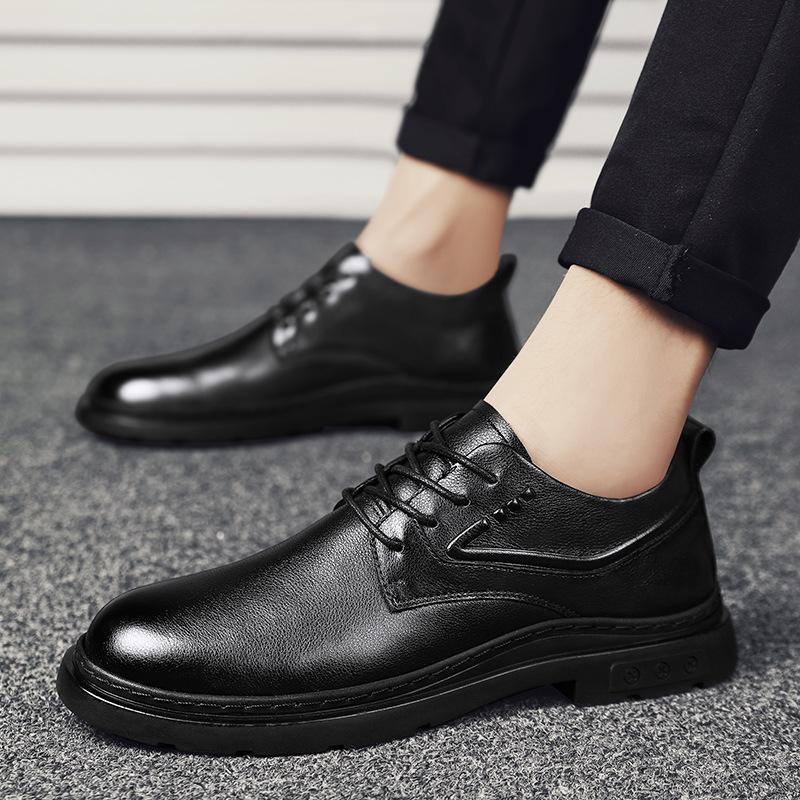 Обувь из натуральной кожи. Мужская повседневная обувь. Модная брендовая мужская обувь на плоской подошве из коровьей кожи. Черно-белые туфли.