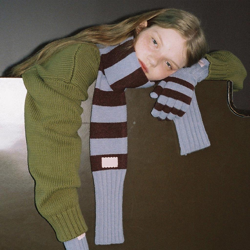 Нишевый дизайнерский полосатый вязаный шарф женский зимний вогнутой формы декоративный высококлассный шарф