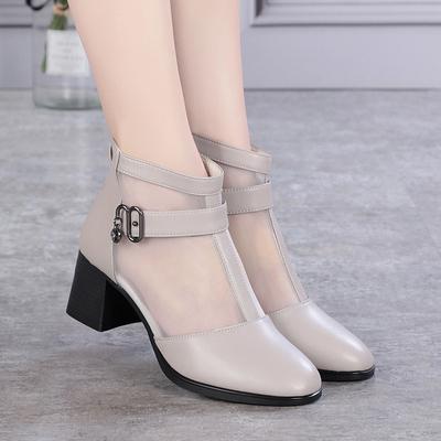 Новые ботинки в сетку. Мягкие кожаные ботинки в сетку. Короткие сапоги в сетку на среднем каблуке. Крутые ботинки на толстом каблуке.