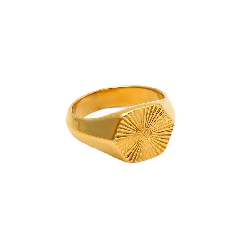 Ретро Европейско-Американское Кольцо из Нержавеющей Стали с Покрытием 18K Золотом для Женщин - Модное и Универсальное Украшение