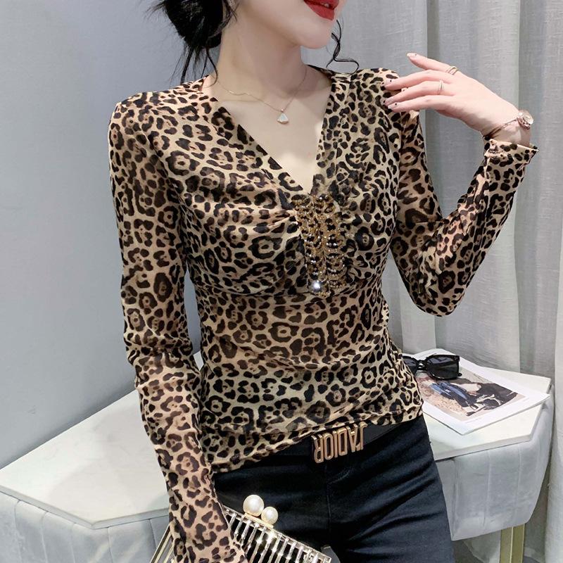 Sexy Leopard Print Base Shirt for Women In Early Autumn Chic Slim Body Shirt Mesh V-neck Beads Long-sleeved T-shirt