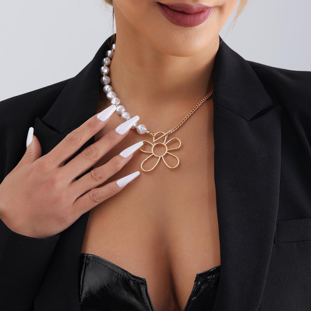 Jewelry Highlight Imitation Pearl Ccb Beaded Splicing Chain Necklace Female Geometric Hollow Flower Necklace