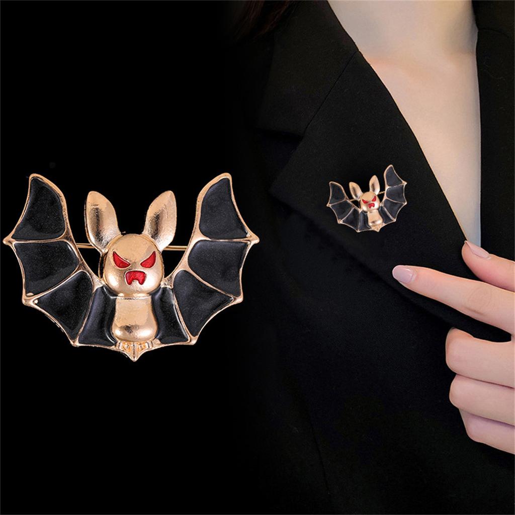 Rinhoo Gothic Black Enamel Bat Brooches For Women Men Vintage Red Eyes Rhinestone Bat Lapel Pins Animal Badge Halloween Jewelry