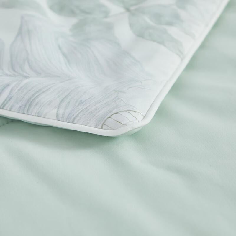 SOMERELLE Breeze Silk Cooling Summer Quilt