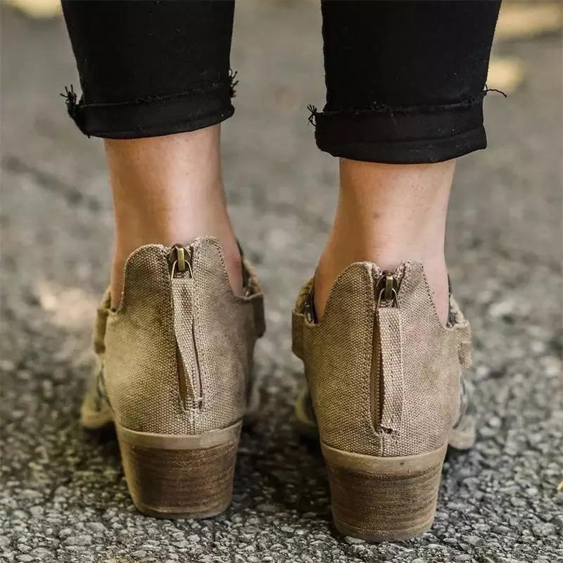 20 Autumn and Winter New Hot-selling Pointed Leopard Print Color Matching Bare Boots Women's Rear Zipper Pleated Large Size Thick Heel Short Boots