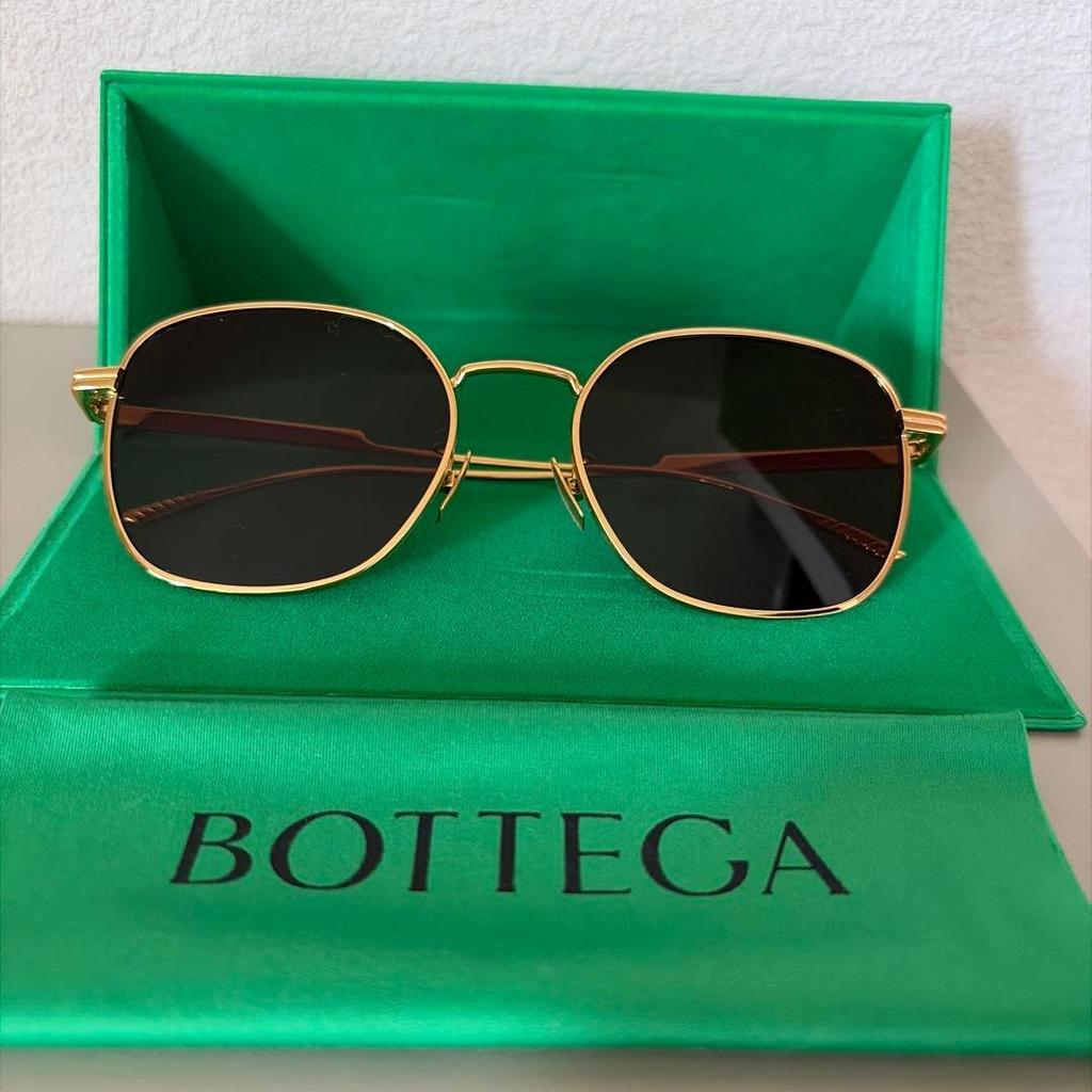 Б/у солнцезащитные очки Bottega Veneta BOTTEGA В хорошем состоянии
