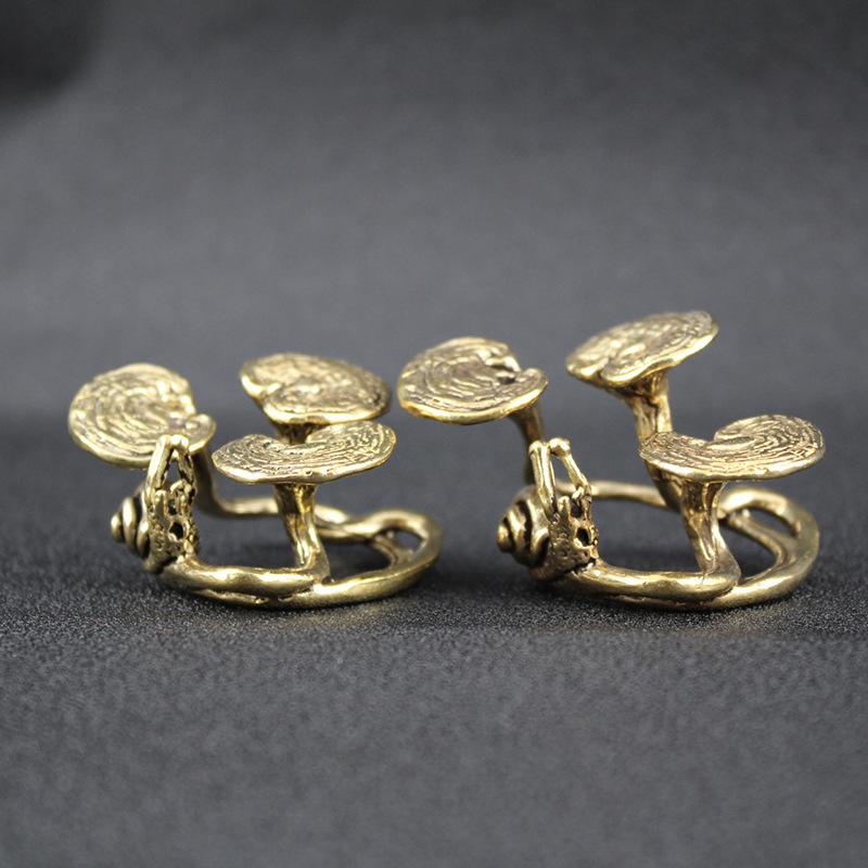 Retro Brass Snail Ganoderma Lucidum Creative Incense Insert Ornament Nafu Tea Pet Handicrafts Antiques Miscellaneous Small Copper Ware