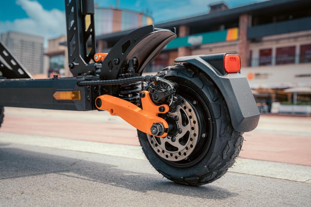 KuKirin G2 Pro 600W Motor 48V 15.6AH Battery Electric Scooter 6-light Safety System 45 Km/h Speed 58 KM Range 9" Tires E-Scooter