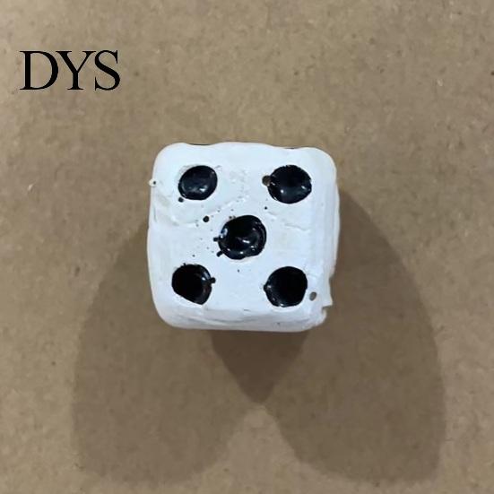 Handheld Lightweight Dice Skull for Adults, Gothic Resin Shaped Portable Running Groups 6 Sided Entertainment, Halloween Party Favors Matte