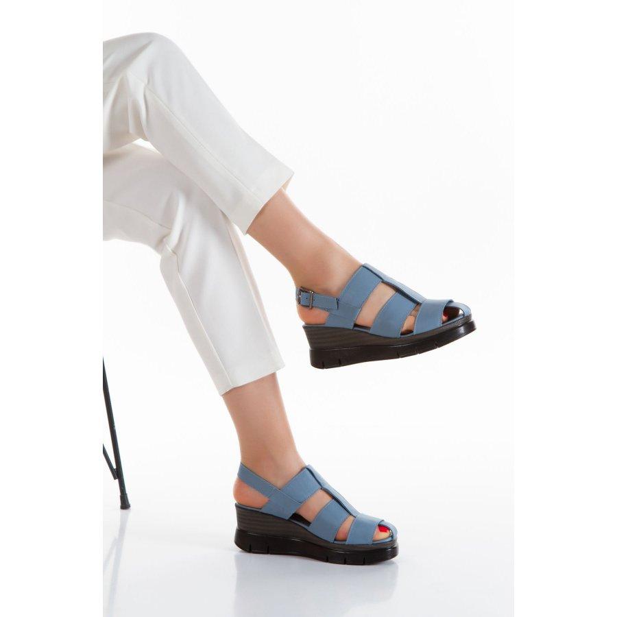 Женские повседневные босоножки на танкетке из натуральной кожи