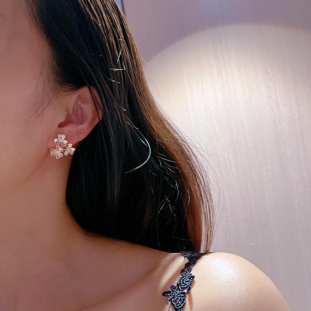 Flower earrings Lucky Grass Asian gold material original logo electroplating 18K Non-allergenic material for daily wear and birthday parties