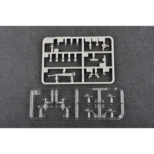 Trumpeter 1/700 German Navy Battleship Gneisenau Plastic Model 06736 Molded Color