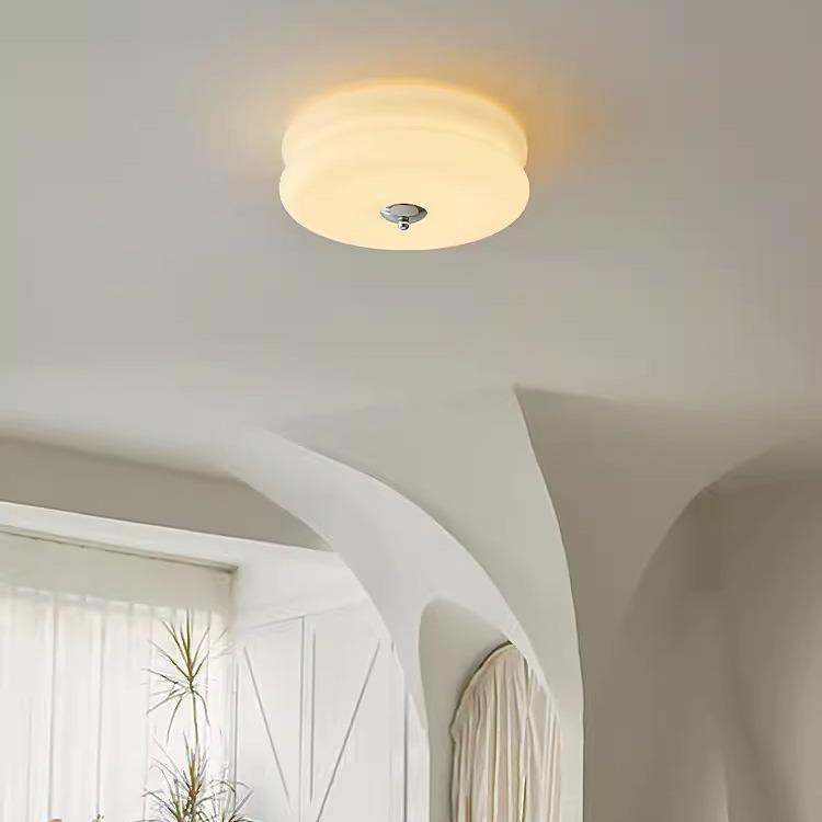 Винтажный потолочный светильник Баухаус из французского кремового стекла для спальни или балкона