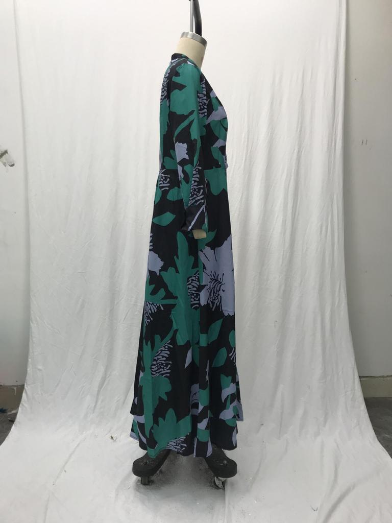 Женское платье А-силуэта с завышенной талией и большим подолом с цифровым принтом, весна/лето 2024