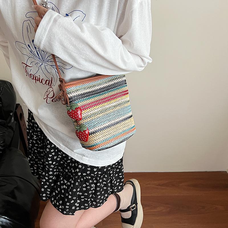 Colorful Beach Colorful Straw Small Bag Women's 2025 Summer New Shoulder Underarm Bag Fashionable Woven Bucket Bag