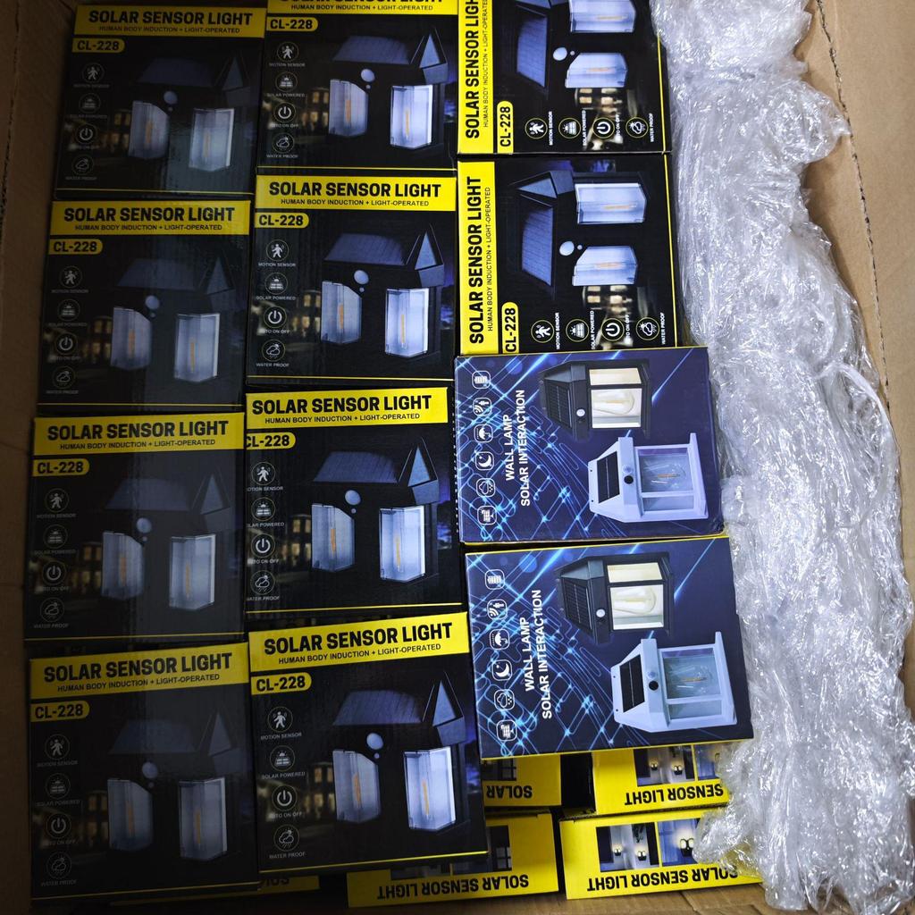 Солнечный светодиодный уличный водонепроницаемый садовый светильник с активацией в сумерках и датчиком движения человека