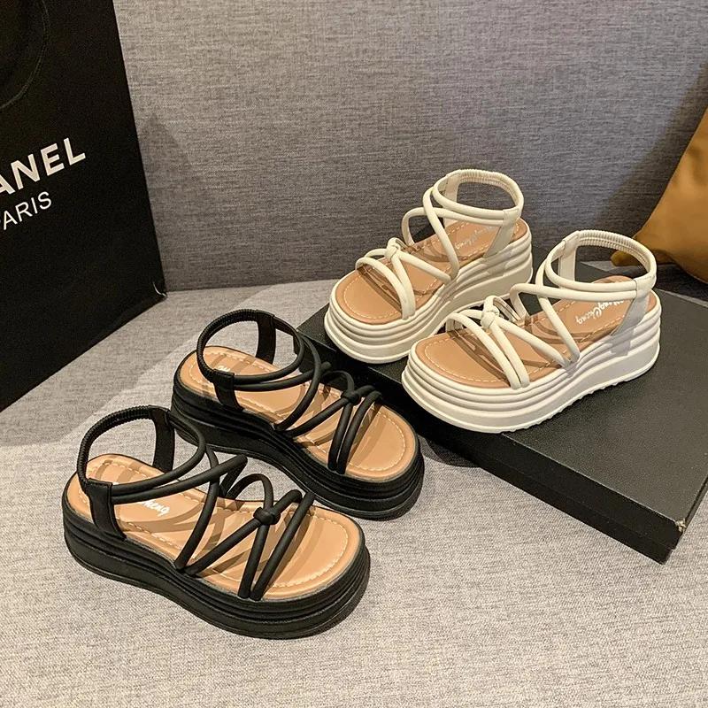Модные босоножки на платформе для женщин, лето 2024, новые модные босоножки на высоком каблуке с узкими ремешками для женщин, открытые римские пляжные туфли с открытым носком, черные, белые
