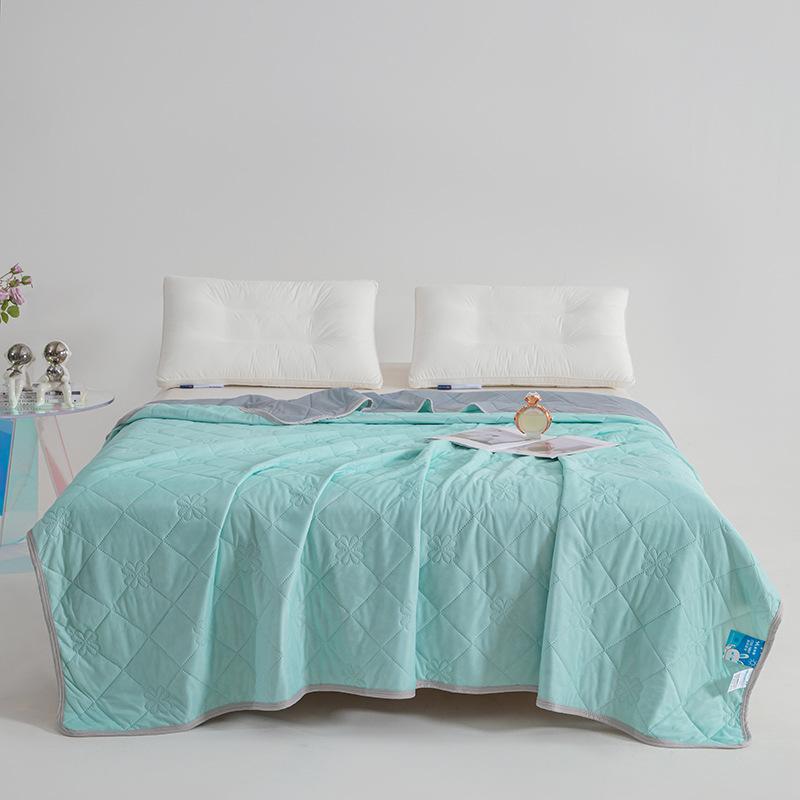 Охлаждающее летнее одеяло: Мягкая и тонкая ткань, идеально подходит для летнего сна, поездок на пляж и сохранения прохлады в кондиционируемых помещениях.