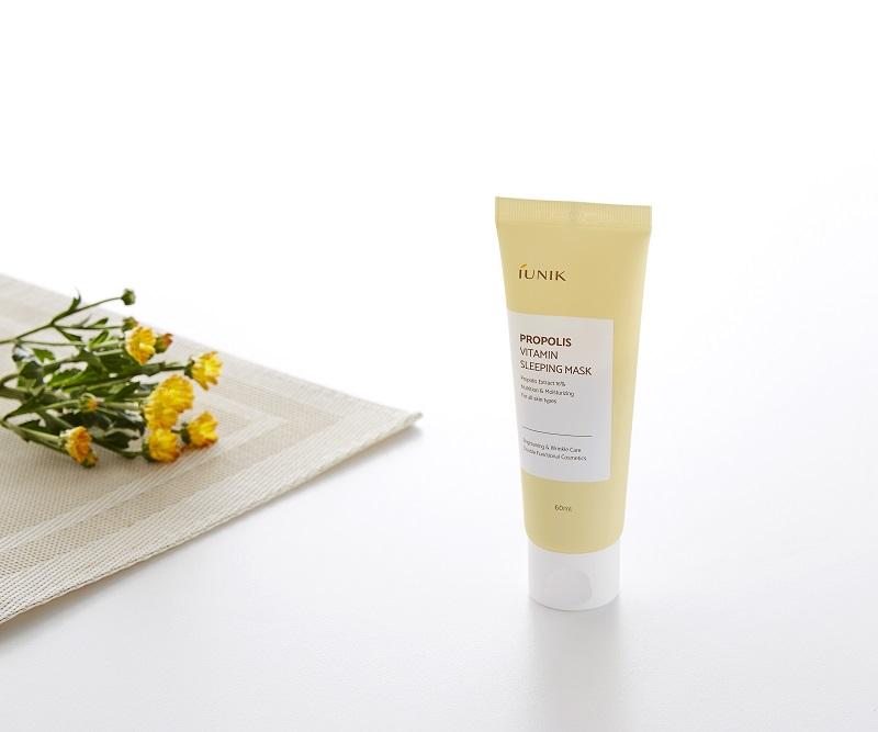 iUNIK Propolis Vitamin Sleeping Mask 60ml - Nawilżająco-regenerująca maska do twarzy na noc