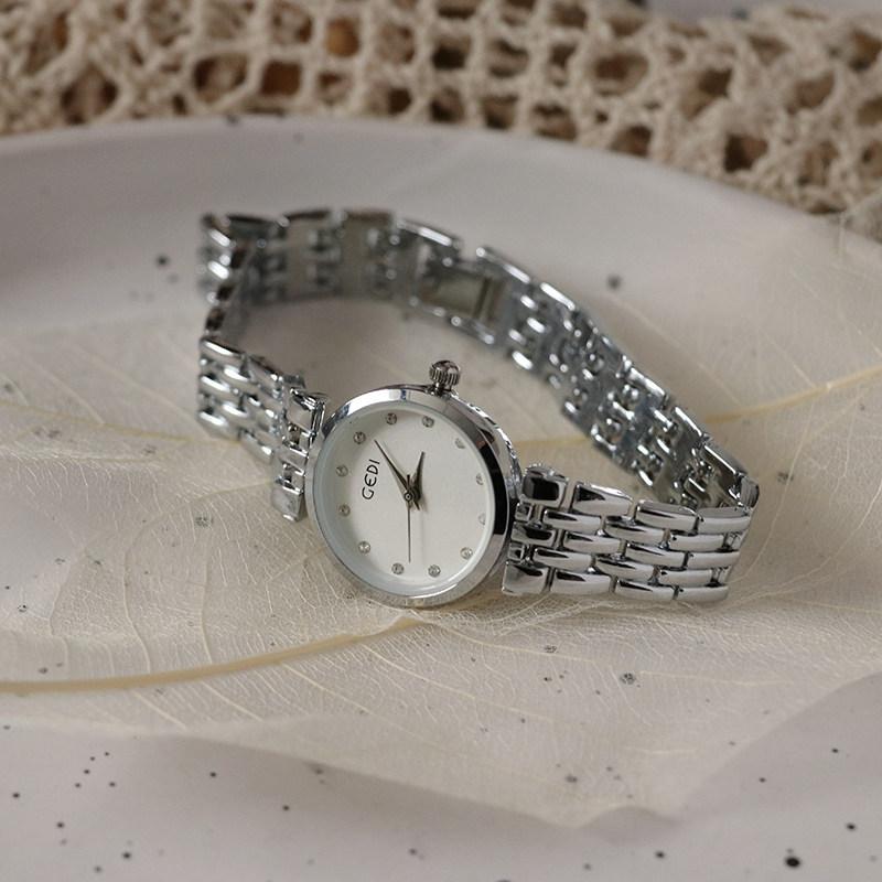 Women's small dial student chain watchsimple and elegant, compact wristwatch, luxury women's watch, small women's watch.