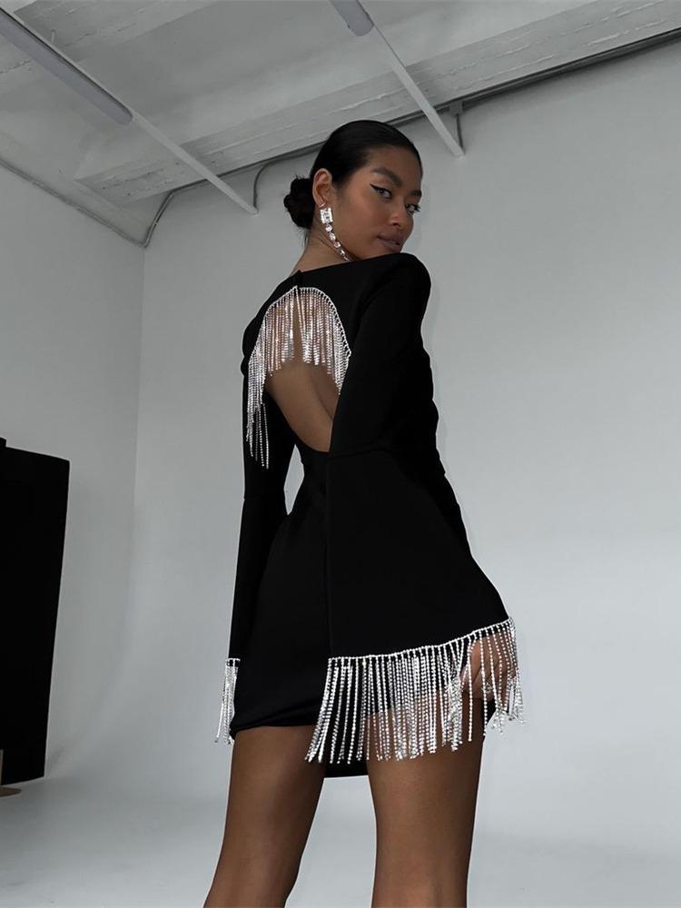 Европейское и американское бахромчатое модное черное миди-платье с рукавами-трубами и открытой спиной, коллекция 2024