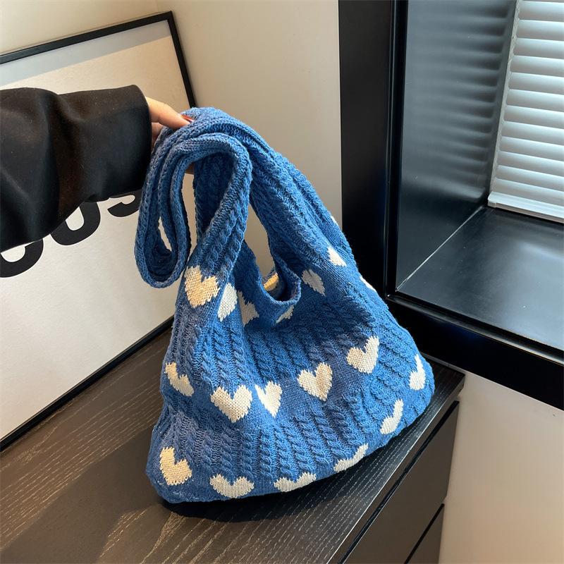Knitted Handbags Heart Pattern Blocking Crochet Shoulder Bags Large Capacity Fashion Beach Bag Versatile Commute Woven Bag