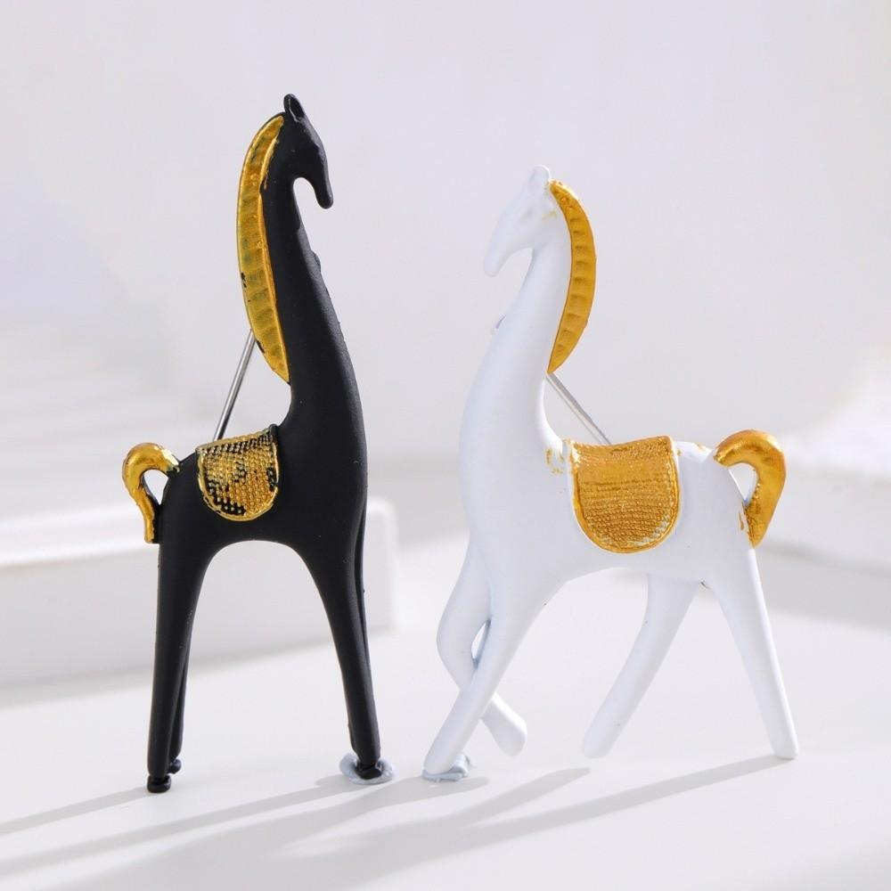 Elegant Zodiac Horse Pins Personality Pony Badge Pin Fashion Horse Brooches  New Year Gifts