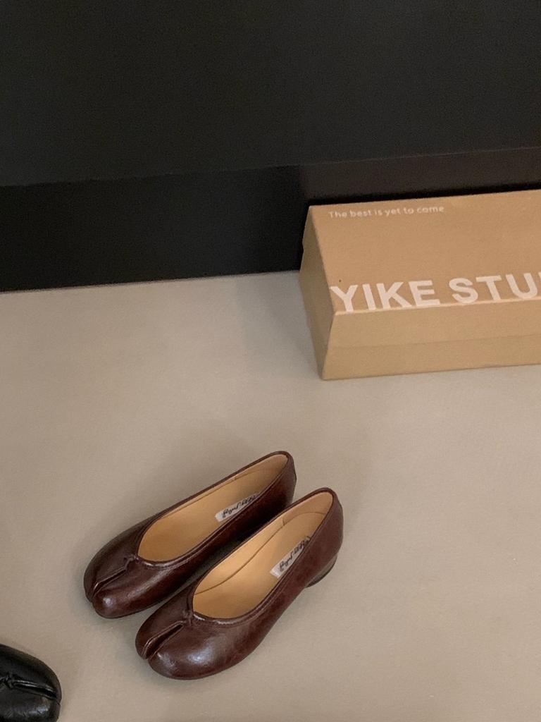 Heel Height 3.5cm~ Retro Thick Heel Split-toed Pig's Trotter Shoes Women's 2025 One-pedal Niche Commuter Ballet Shallow Mouth Single Shoes