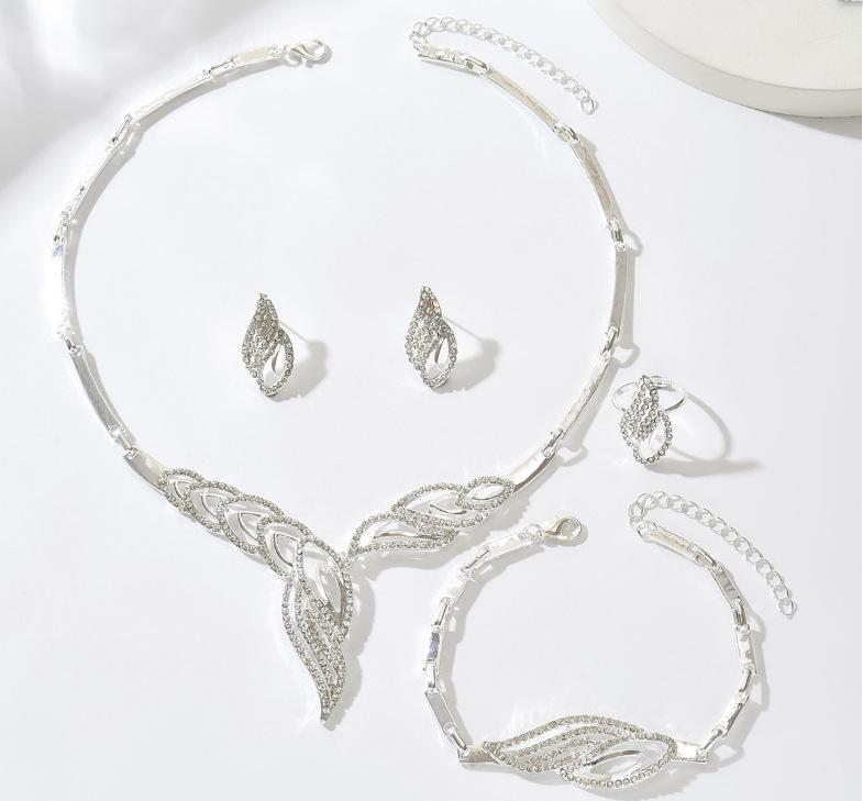 Свадебный ювелирный набор 2024: Ожерелье, серьги и браслет со стразами и дизайном когтевой цепочки