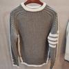 Мужской серый свитер в полоску с четырьмя полосками – мягкий, удобный и стильный для осени/зимы