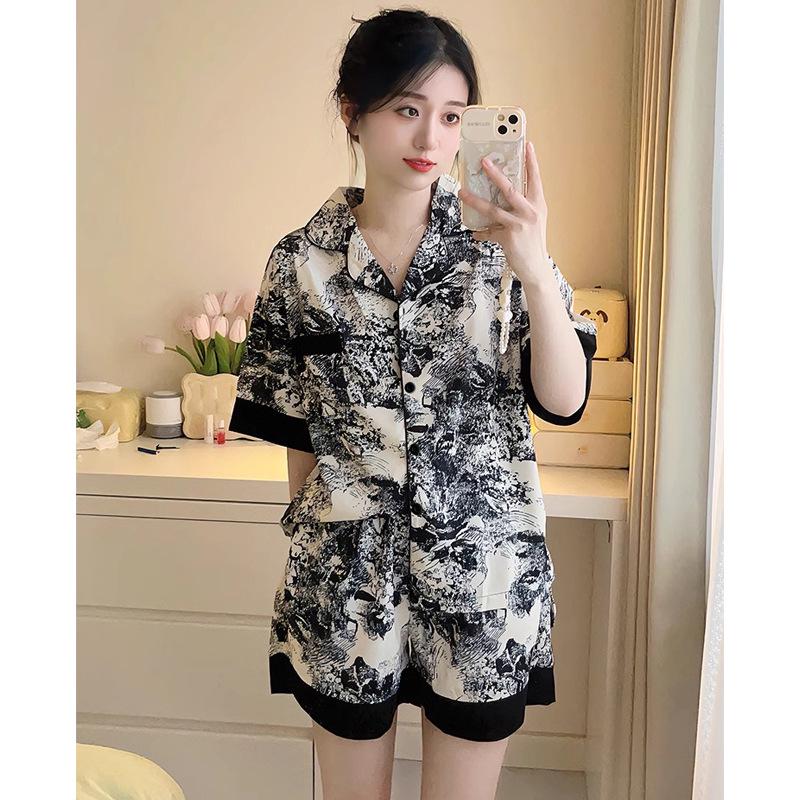 Знаменитая летняя полосатая пижама с короткими рукавами и тонкими лацканами