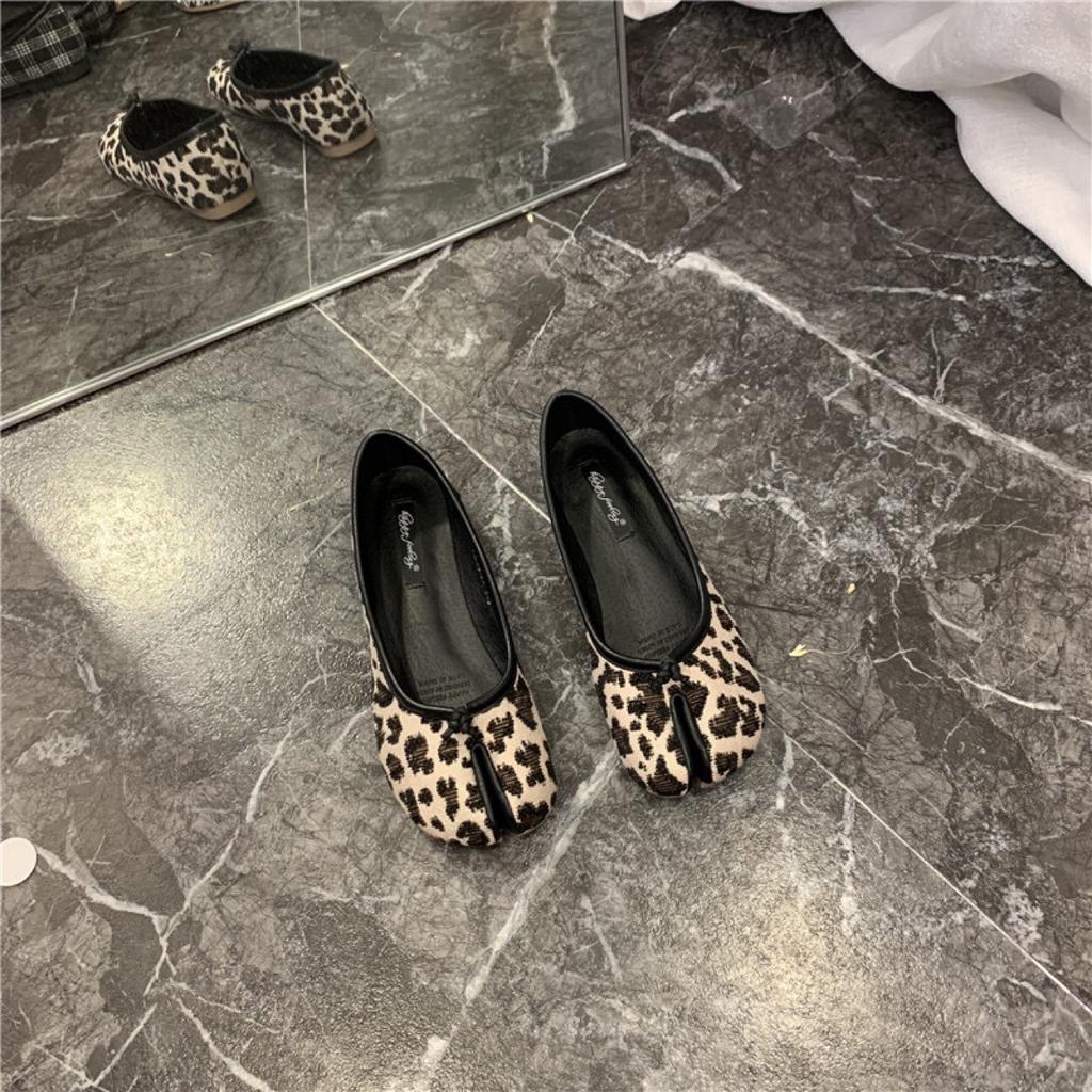 Женские удобные тапочки из кожи из микрофибры на плоской подошве с разделенным носком, лоферы с мягкой подошвой, короткие женские мокасины