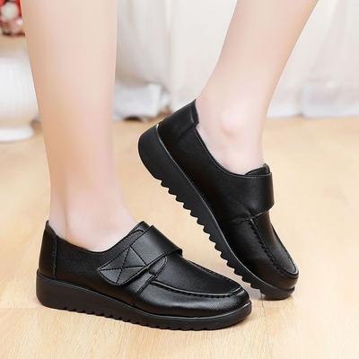 Туфли для мам с мягкой подошвой, женские кожаные туфли, нескользящие туфли на плоской подошве, для работы на кухне, повседневные и легкие, не снимающие усталость ног, для людей среднего и пожилого возраста.