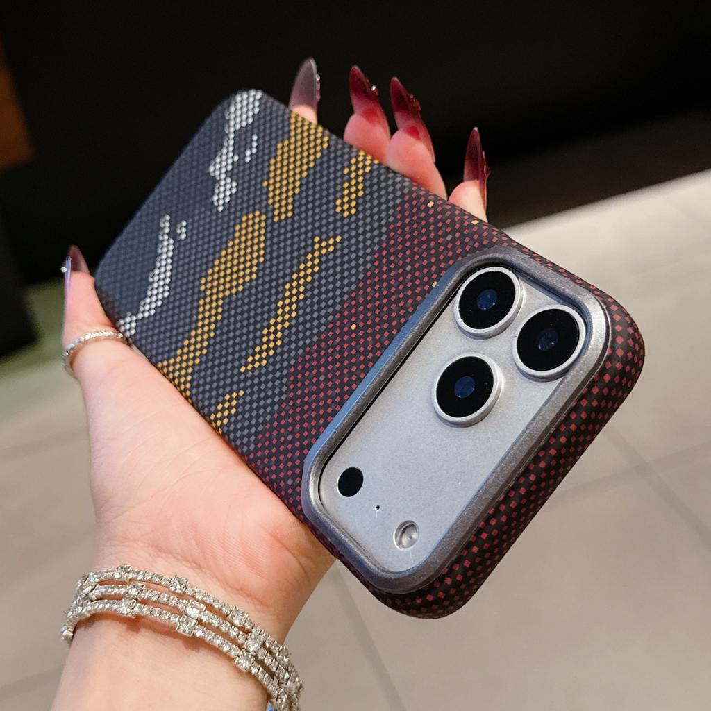 Чехол для телефона с текстурой из углеродного волокна и кевлара для iPhone 17 Air 16 15 14 Plus 13 12 Pro Max 16E Металлическая рамка камеры Жесткая пластиковая крышка