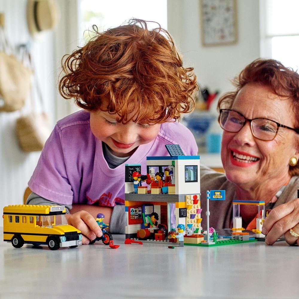 Конструктор LEGO City Веселая школа 60329