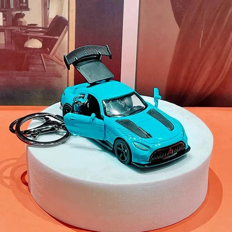 Мультяшный спортивный автомобиль - Брелок из сплава - Креативное украшение для автолюбителей и коллекционеров